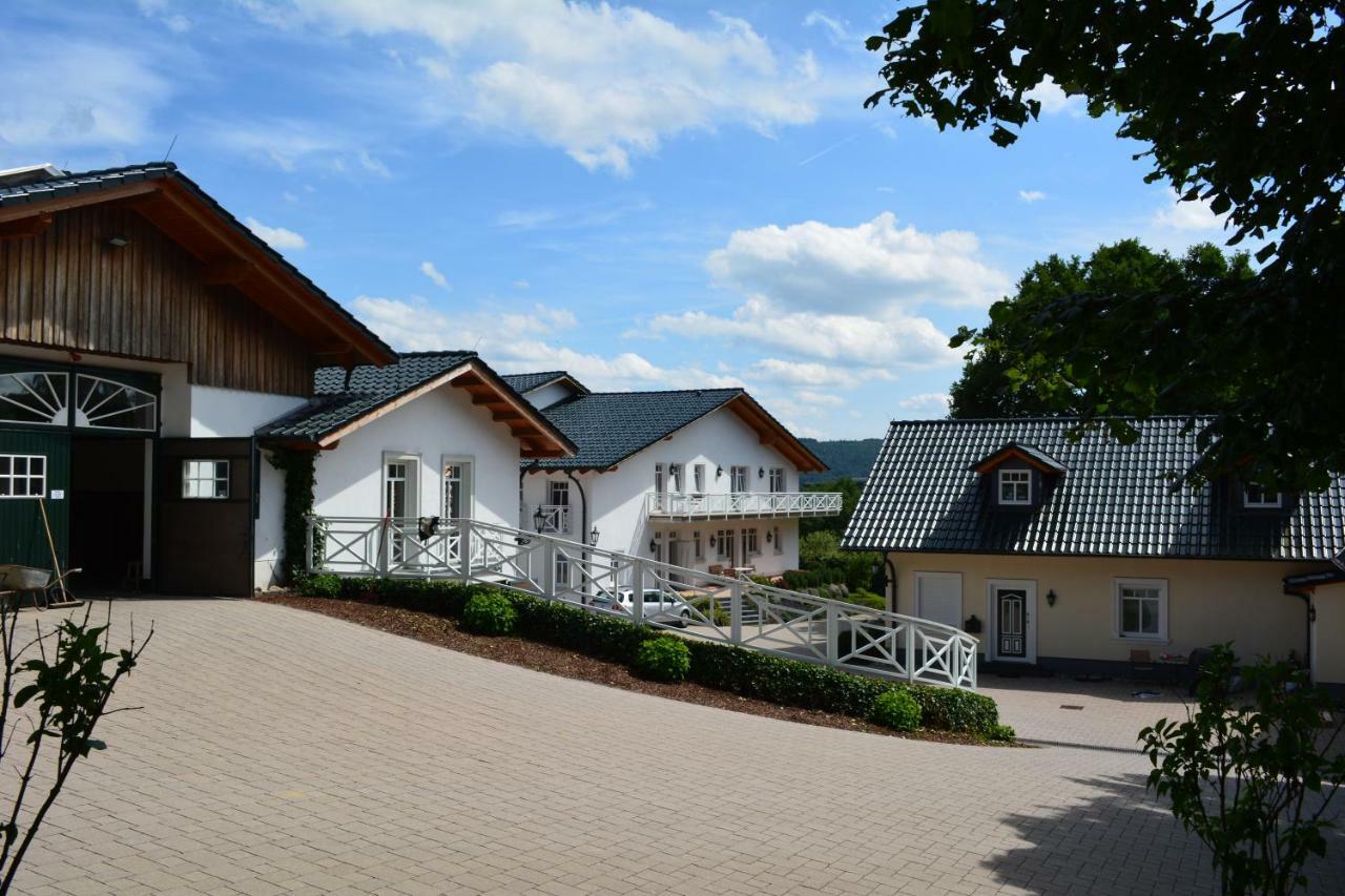Reiterhof Und Pension Eichenhof Haiger ภายนอก รูปภาพ