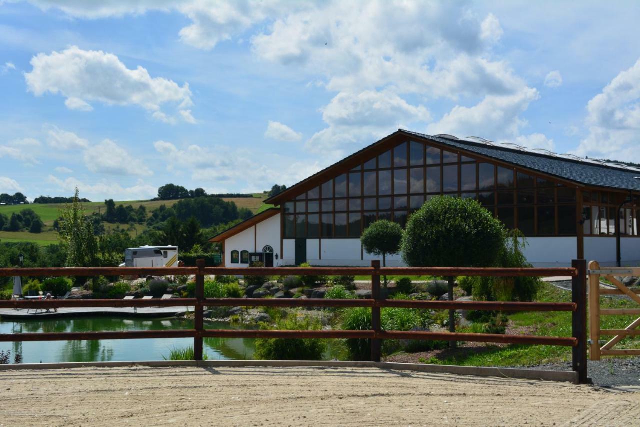 Reiterhof Und Pension Eichenhof Haiger ภายนอก รูปภาพ